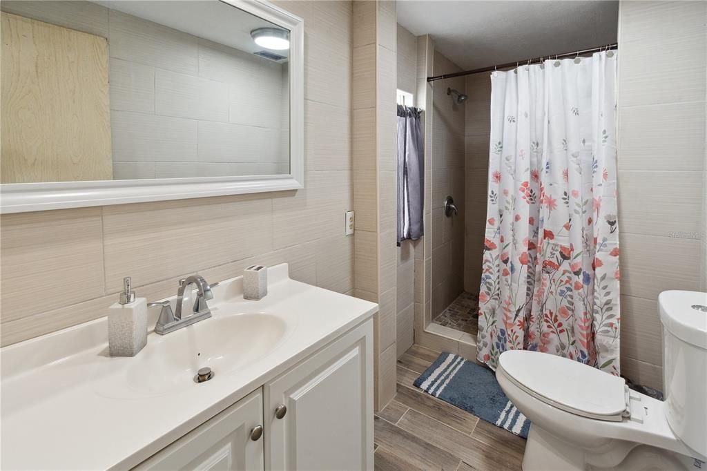 Activo con contrato: $329,900 (4 camas, 2 baños, 1440 Pies cuadrados)