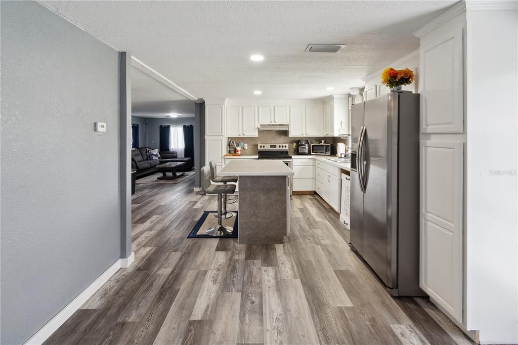 Activo con contrato: $329,900 (4 camas, 2 baños, 1440 Pies cuadrados)