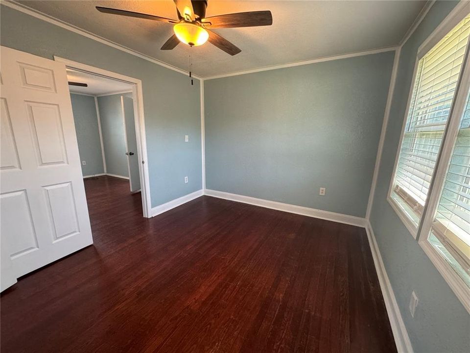 出租: $1,200 (2 贝兹, 1 浴室, 985 平方英尺)