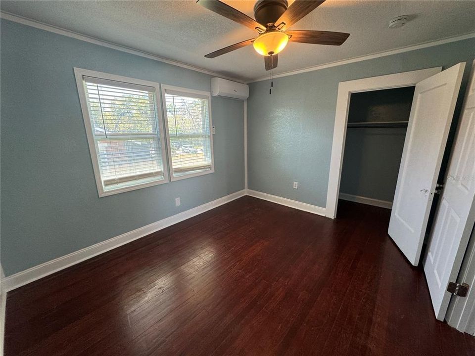 出租: $1,200 (2 贝兹, 1 浴室, 985 平方英尺)