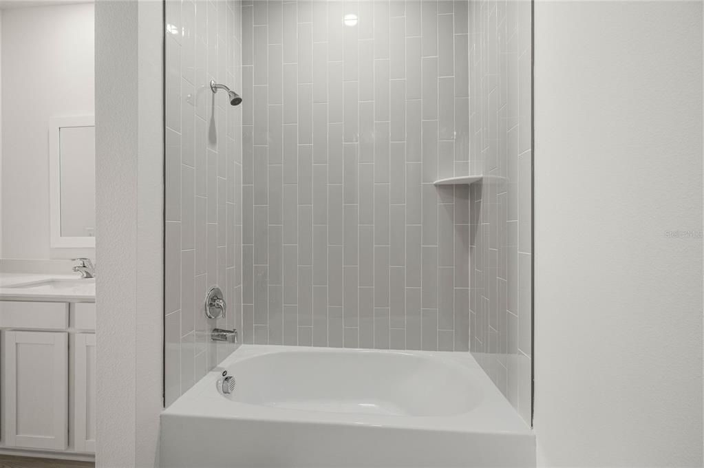 Activo con contrato: $343,900 (3 camas, 2 baños, 1540 Pies cuadrados)