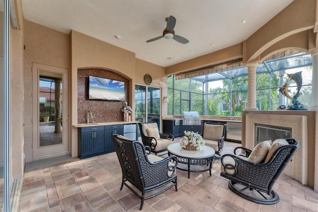 For Sale: $1,995,000 (4 beds, 5 baths, 4273 Square Feet)