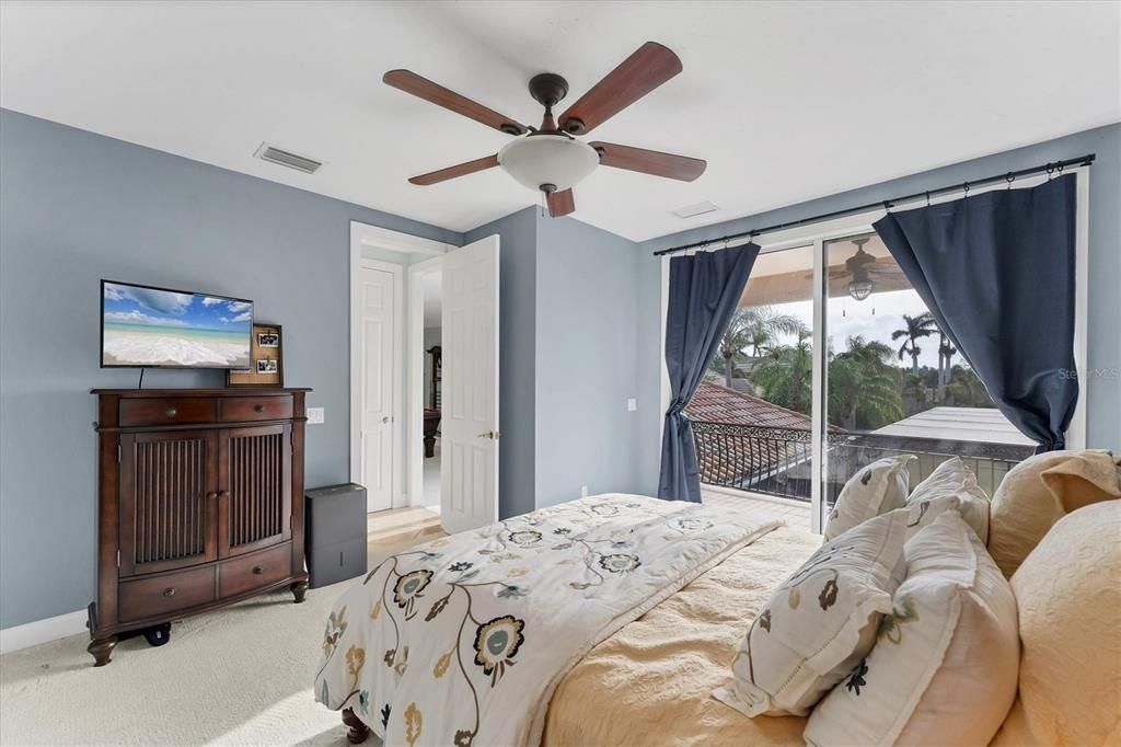 For Sale: $1,995,000 (4 beds, 5 baths, 4273 Square Feet)