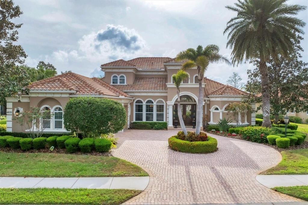 For Sale: $1,995,000 (4 beds, 5 baths, 4273 Square Feet)