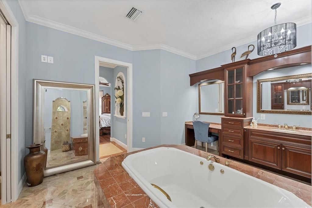 For Sale: $1,995,000 (4 beds, 5 baths, 4273 Square Feet)