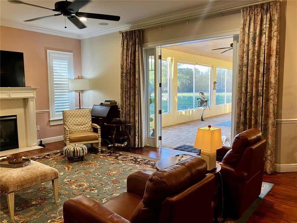 Под контрактом: $2,600,000 (5 спален, 4 ванн, 4577 Квадратных фут)