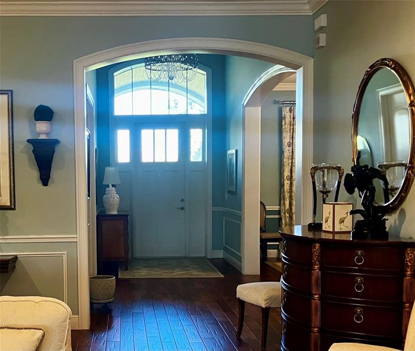 Под контрактом: $2,600,000 (5 спален, 4 ванн, 4577 Квадратных фут)