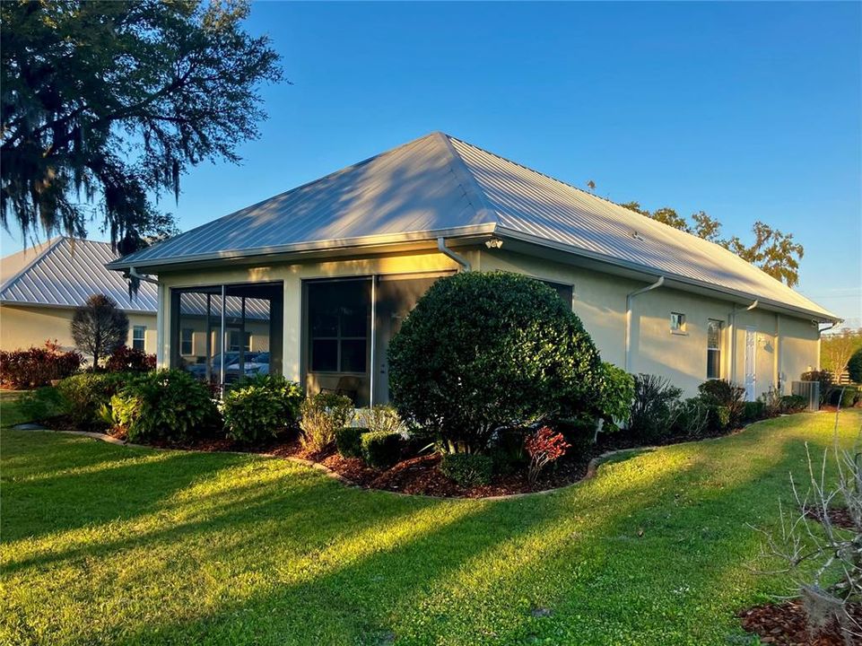 Под контрактом: $2,600,000 (5 спален, 4 ванн, 4577 Квадратных фут)