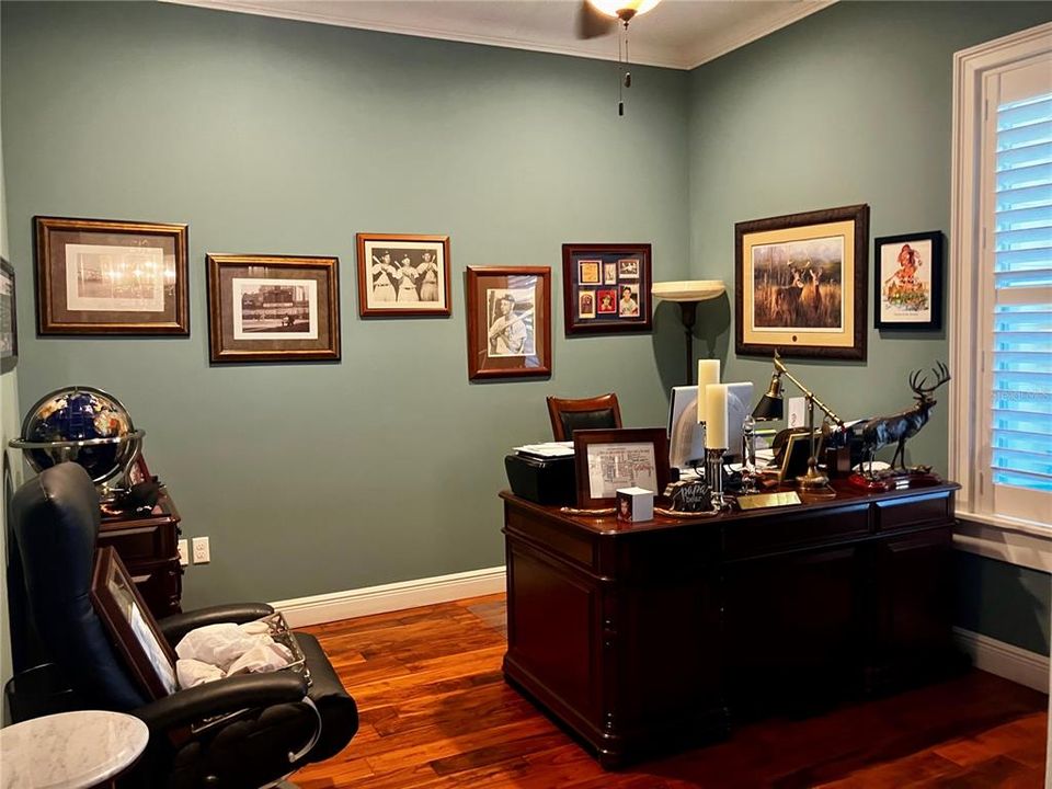 Под контрактом: $2,600,000 (5 спален, 4 ванн, 4577 Квадратных фут)