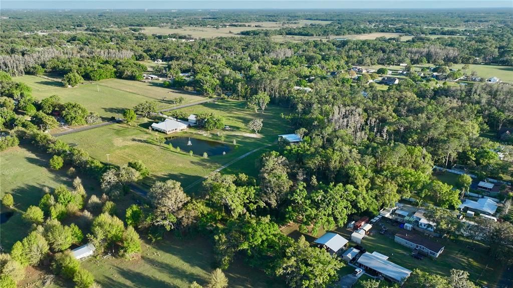 Под контрактом: $2,600,000 (5 спален, 4 ванн, 4577 Квадратных фут)