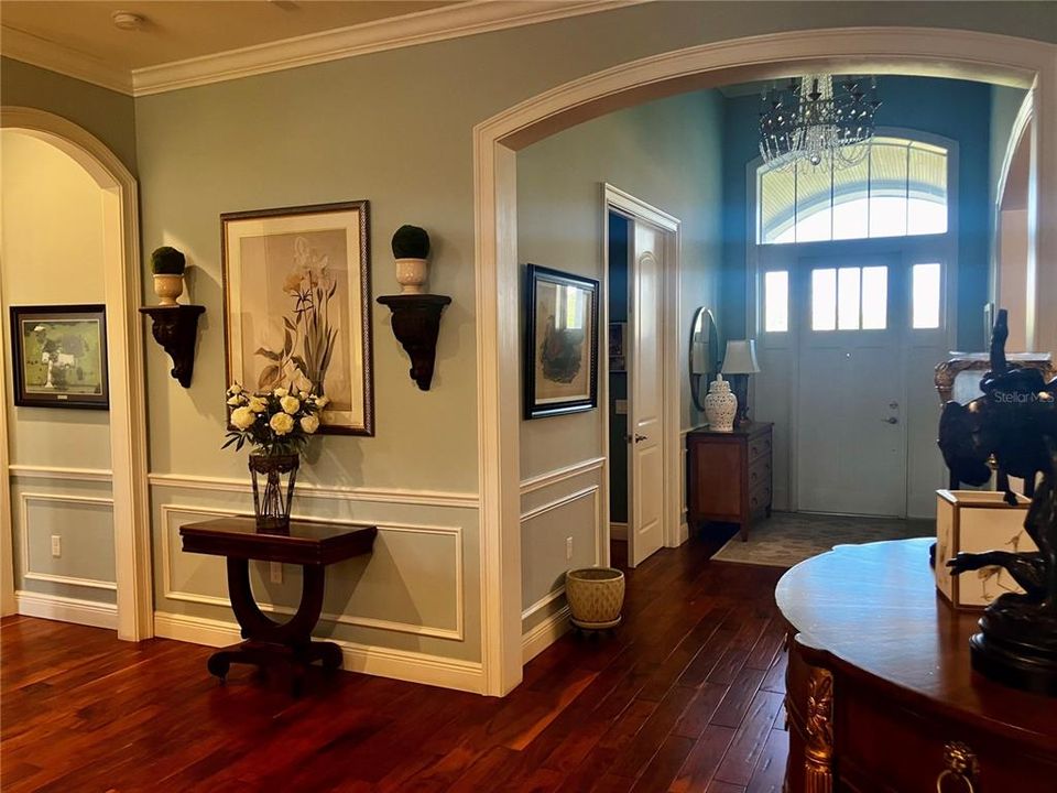 Под контрактом: $2,600,000 (5 спален, 4 ванн, 4577 Квадратных фут)