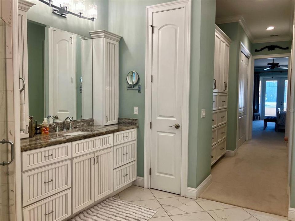 Под контрактом: $2,600,000 (5 спален, 4 ванн, 4577 Квадратных фут)