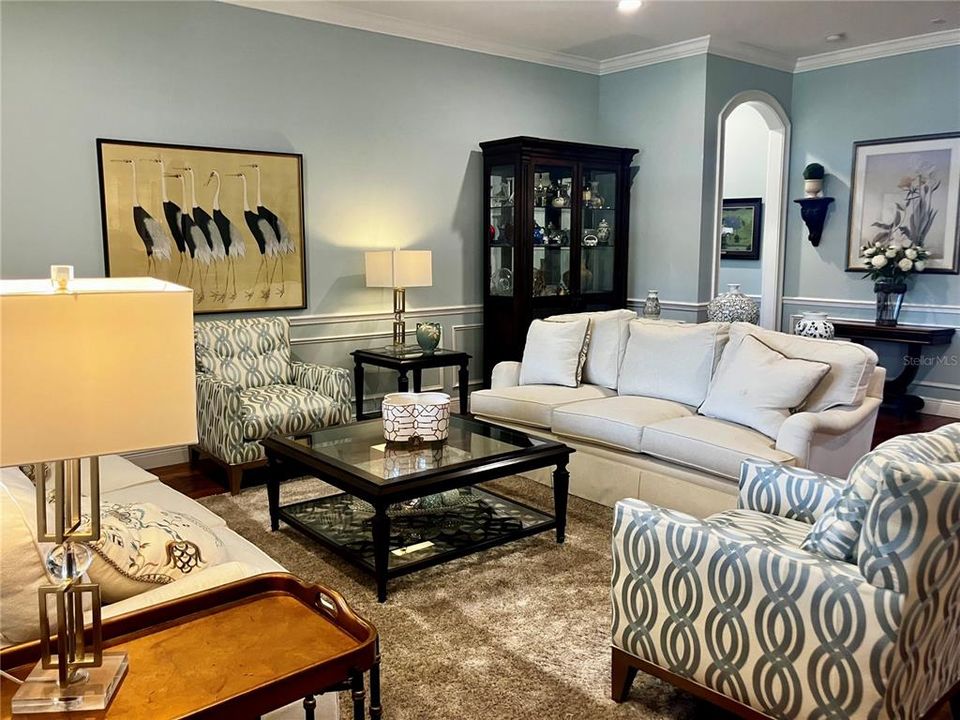 Под контрактом: $2,600,000 (5 спален, 4 ванн, 4577 Квадратных фут)