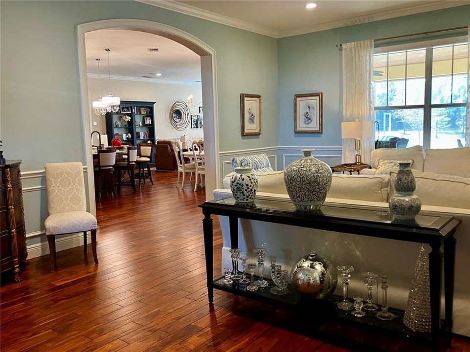 Под контрактом: $2,600,000 (5 спален, 4 ванн, 4577 Квадратных фут)