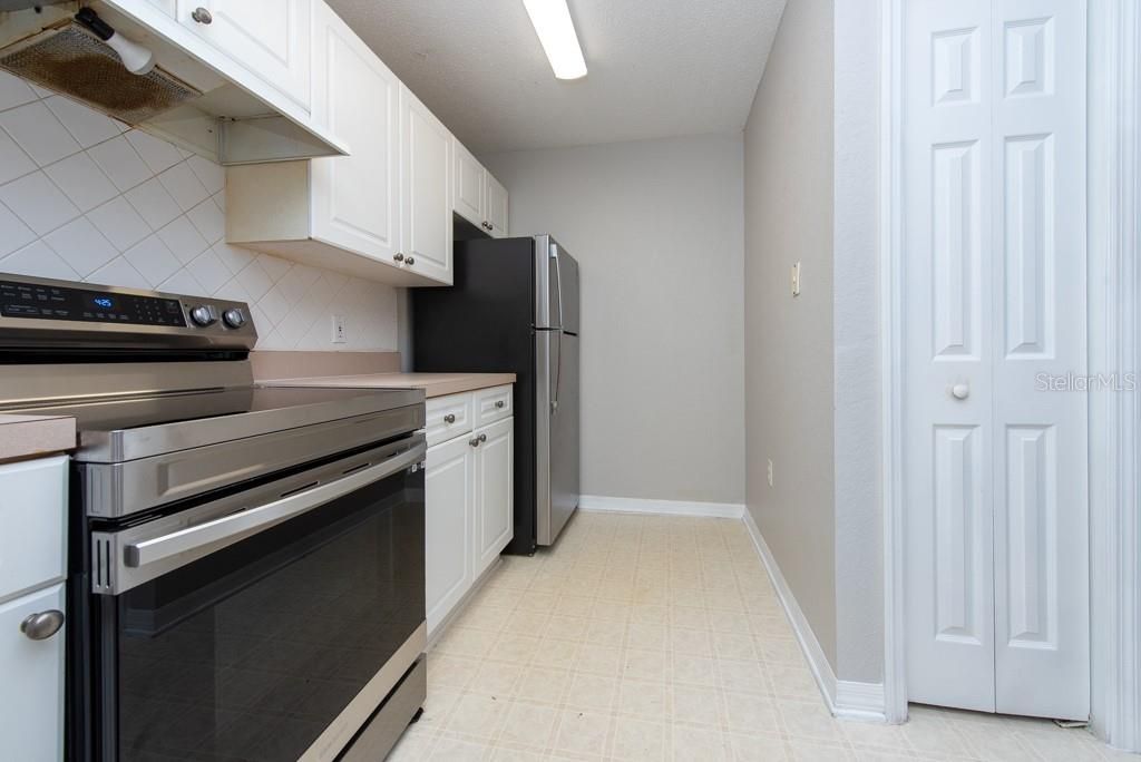 待售: $185,000 (2 贝兹, 2 浴室, 1161 平方英尺)