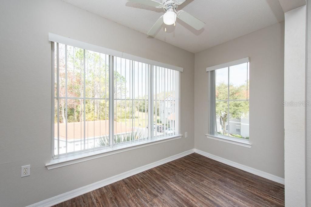 待售: $185,000 (2 贝兹, 2 浴室, 1161 平方英尺)