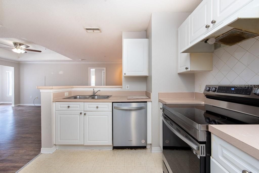 待售: $185,000 (2 贝兹, 2 浴室, 1161 平方英尺)