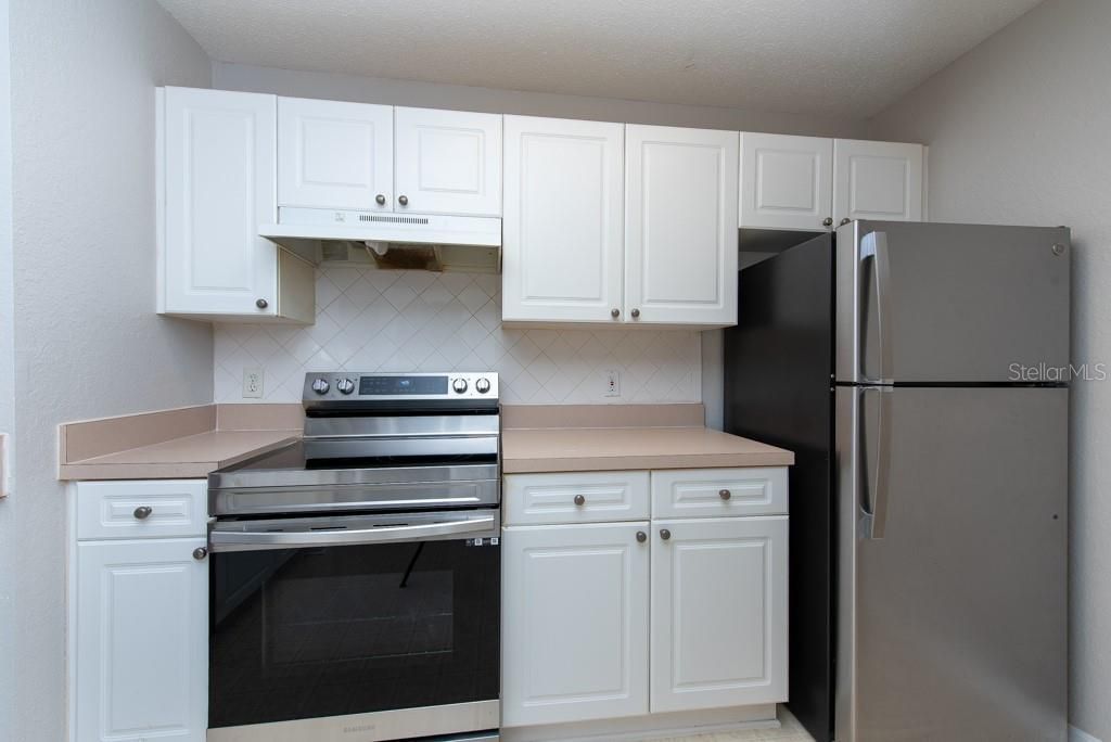 待售: $185,000 (2 贝兹, 2 浴室, 1161 平方英尺)