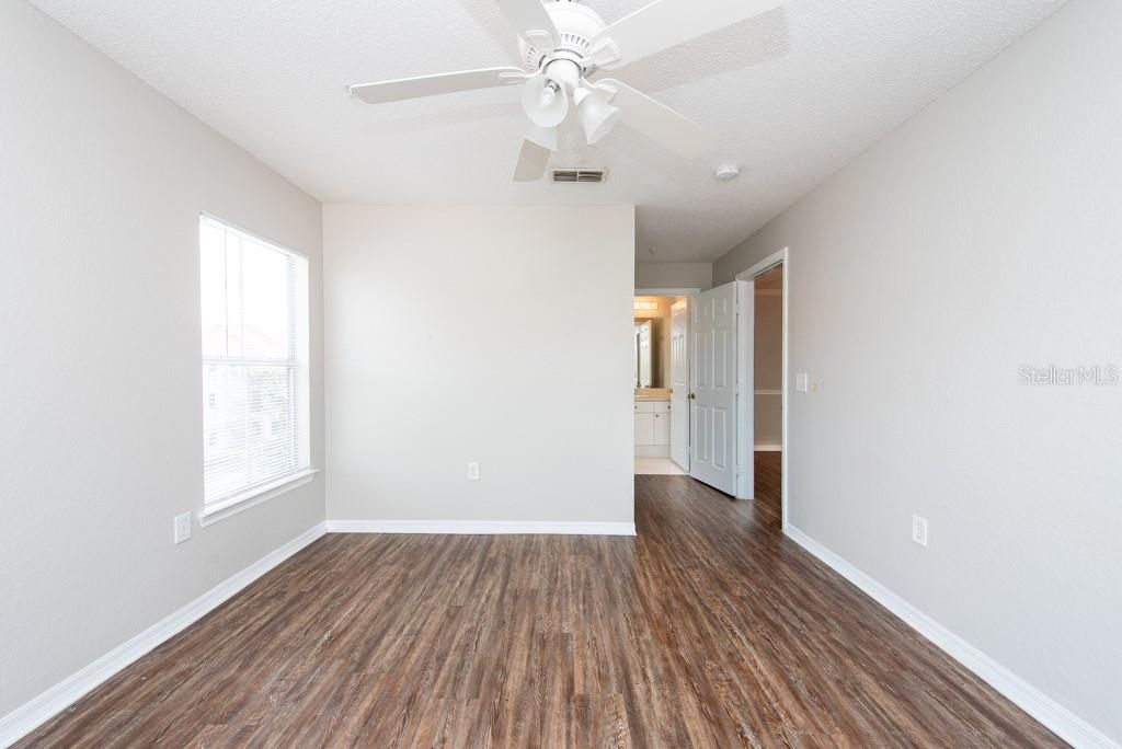 待售: $185,000 (2 贝兹, 2 浴室, 1161 平方英尺)