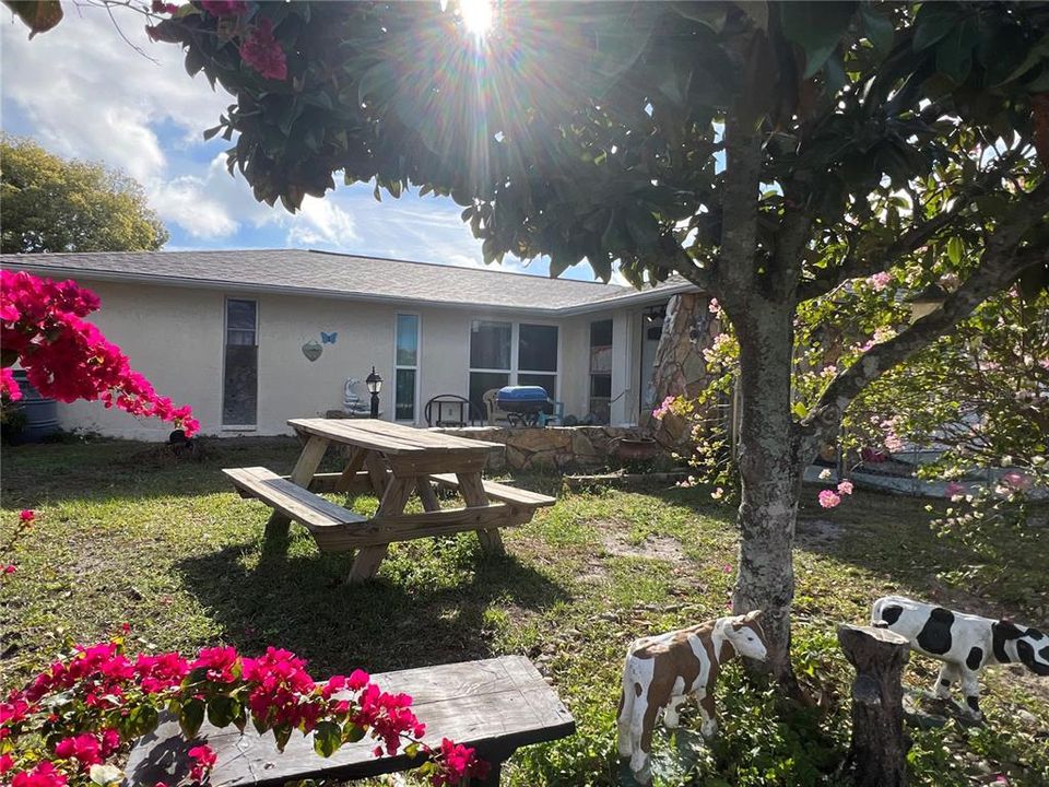 Vendido Recientemente: $199,000 (3 camas, 2 baños, 1254 Pies cuadrados)