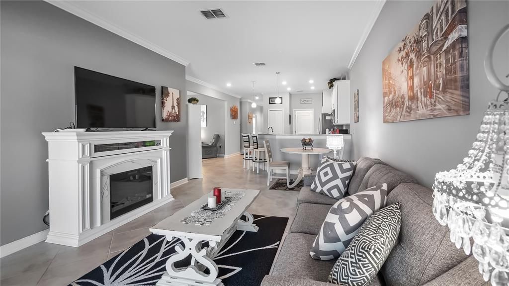 Active With Contract: $259,000 (2 beds, 2 baths, 1374 Square Feet)