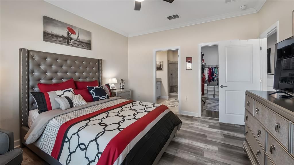 Active With Contract: $259,000 (2 beds, 2 baths, 1374 Square Feet)