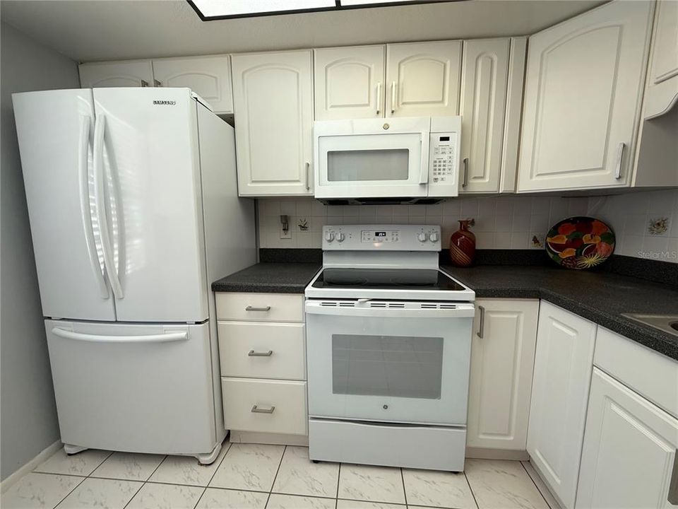 待售: $184,999 (2 贝兹, 2 浴室, 935 平方英尺)