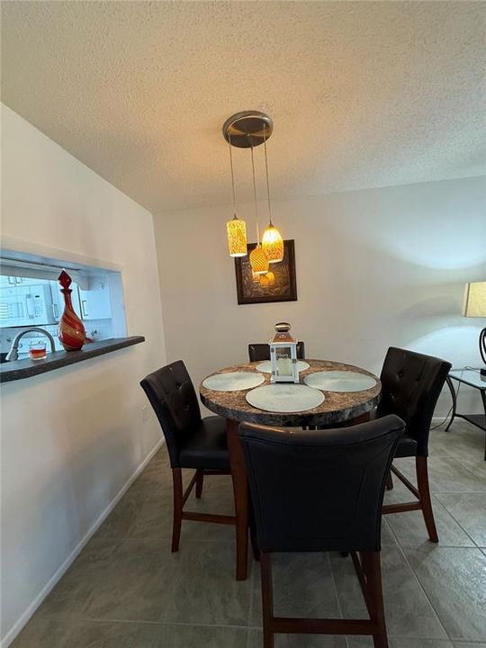 待售: $184,999 (2 贝兹, 2 浴室, 935 平方英尺)