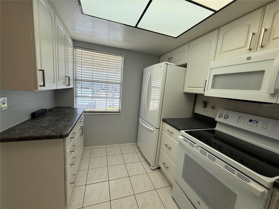 待售: $184,999 (2 贝兹, 2 浴室, 935 平方英尺)