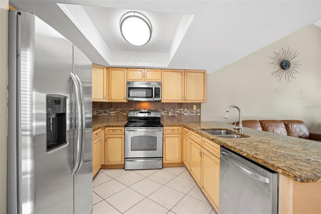 На продажу: $240,000 (2 спален, 2 ванн, 1218 Квадратных фут)