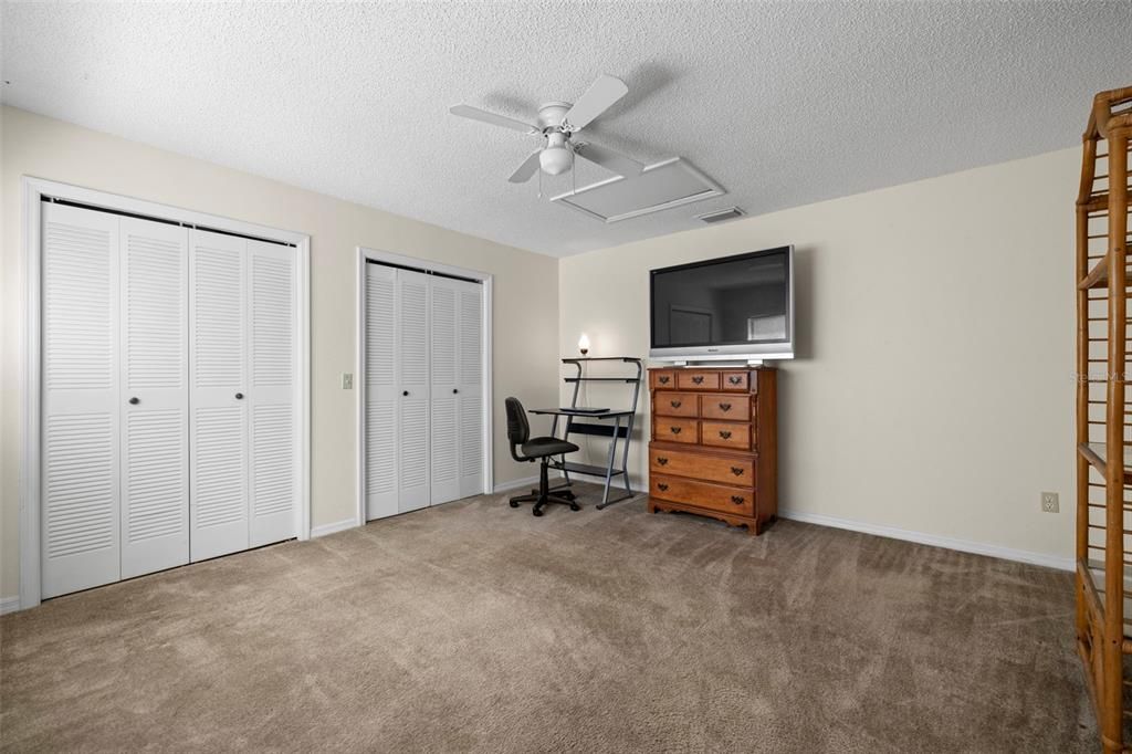 На продажу: $240,000 (2 спален, 2 ванн, 1218 Квадратных фут)