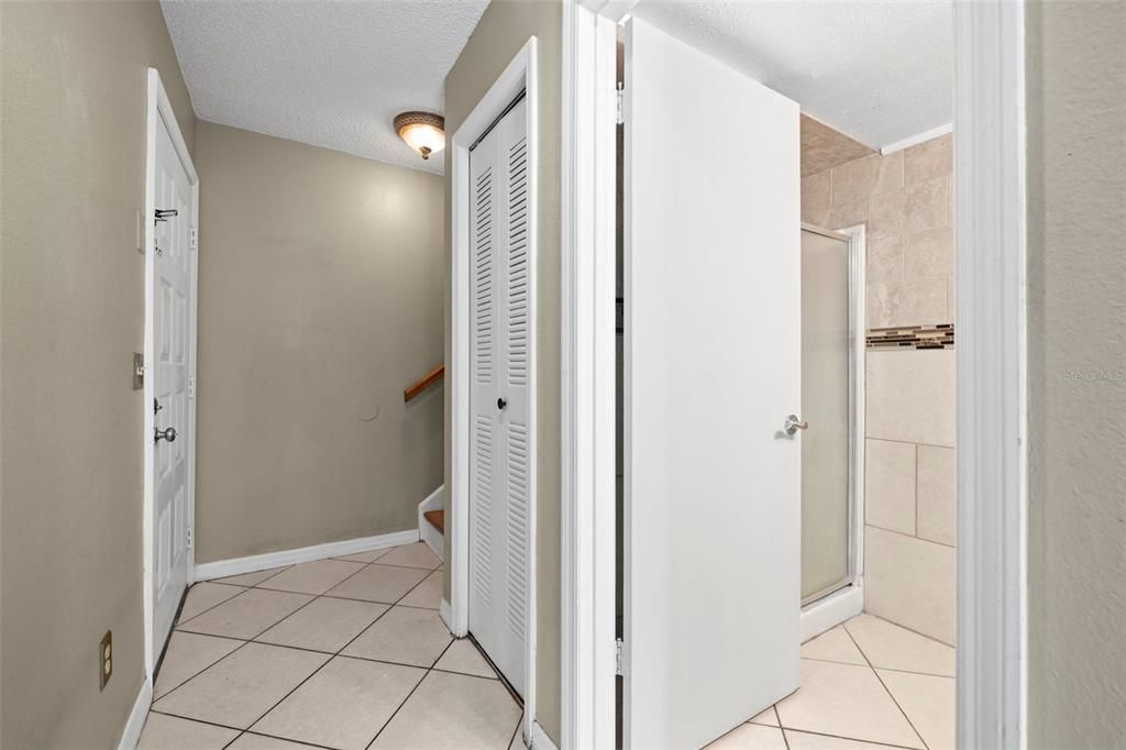 На продажу: $240,000 (2 спален, 2 ванн, 1218 Квадратных фут)