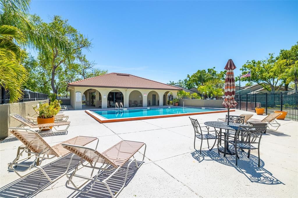 На продажу: $240,000 (2 спален, 2 ванн, 1218 Квадратных фут)