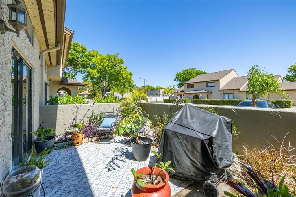 На продажу: $240,000 (2 спален, 2 ванн, 1218 Квадратных фут)