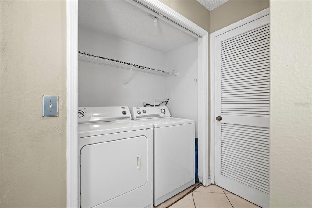 На продажу: $240,000 (2 спален, 2 ванн, 1218 Квадратных фут)