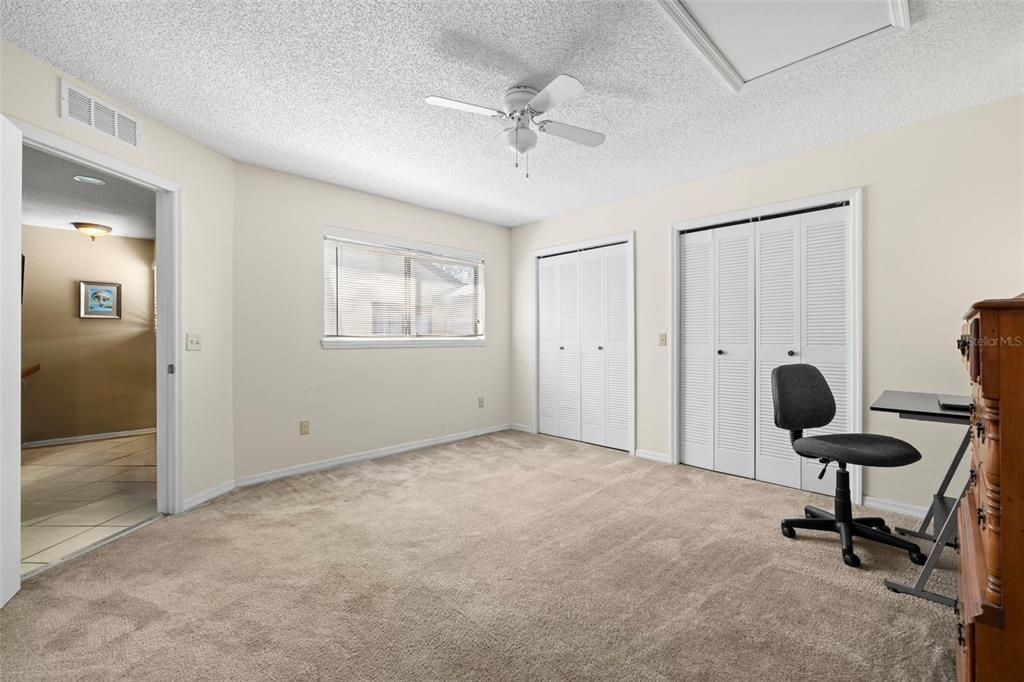 На продажу: $240,000 (2 спален, 2 ванн, 1218 Квадратных фут)