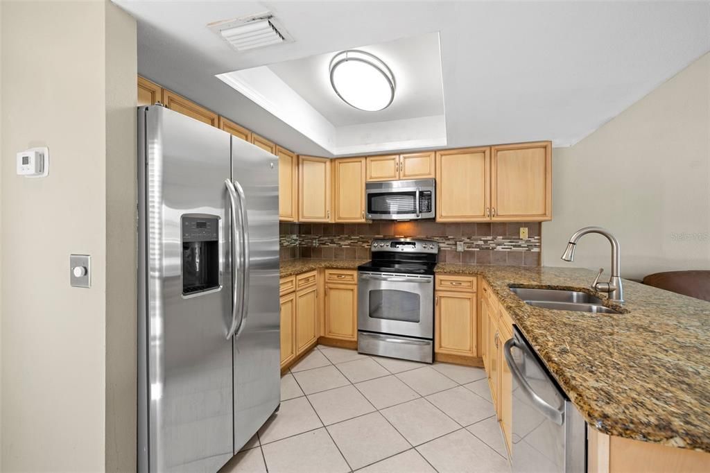 На продажу: $240,000 (2 спален, 2 ванн, 1218 Квадратных фут)