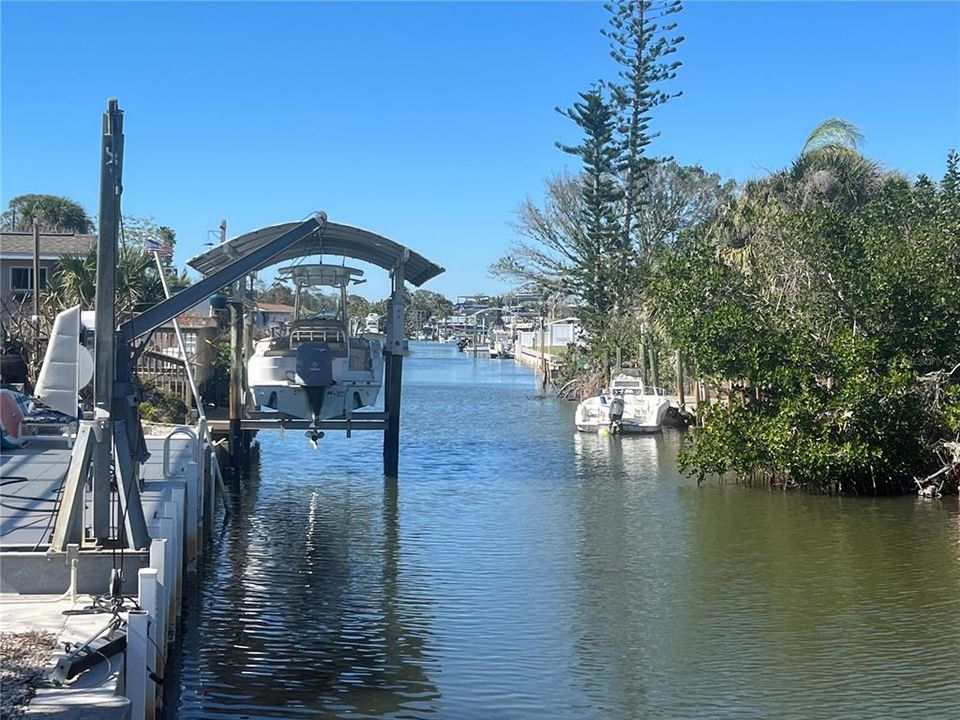 For Sale: $299,000 (2 beds, 1 baths, 1032 Square Feet)
