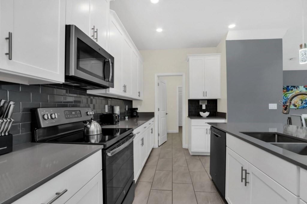 待售: $729,000 (5 贝兹, 5 浴室, 3388 平方英尺)