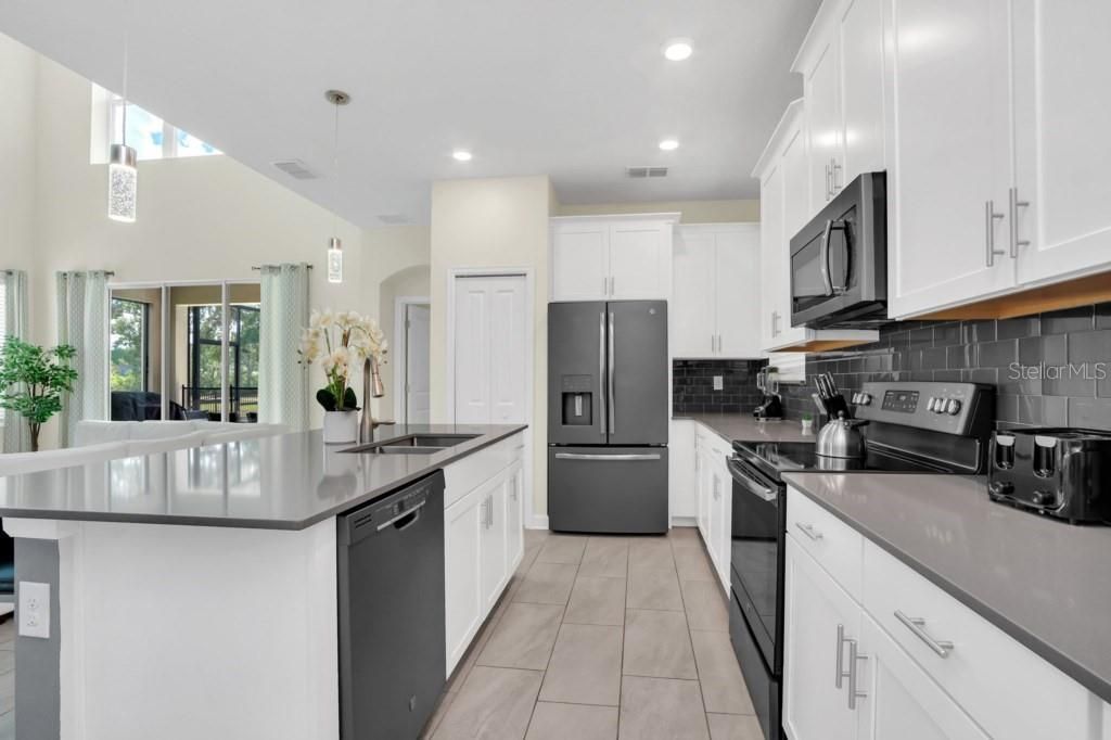 待售: $729,000 (5 贝兹, 5 浴室, 3388 平方英尺)