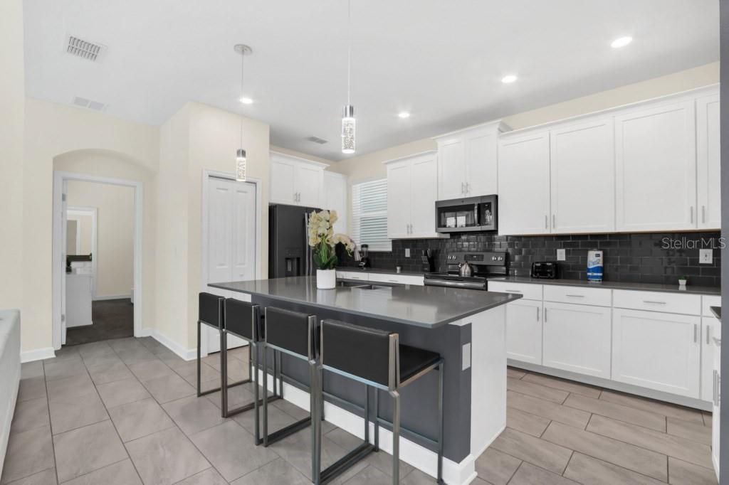 待售: $729,000 (5 贝兹, 5 浴室, 3388 平方英尺)