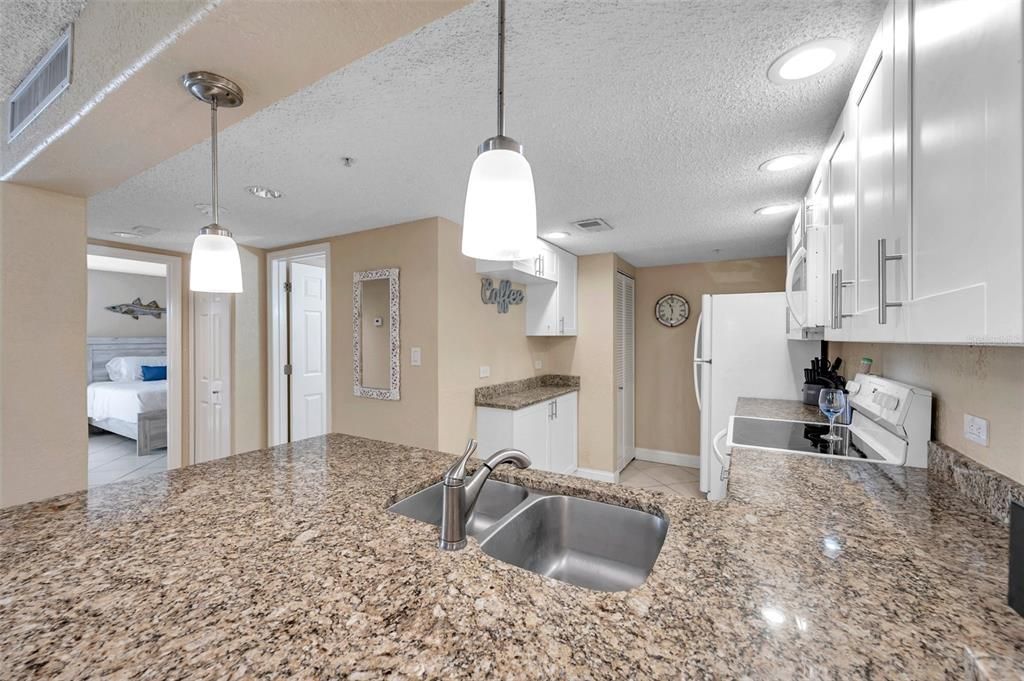 На продажу: $270,000 (1 спален, 1 ванн, 825 Квадратных фут)