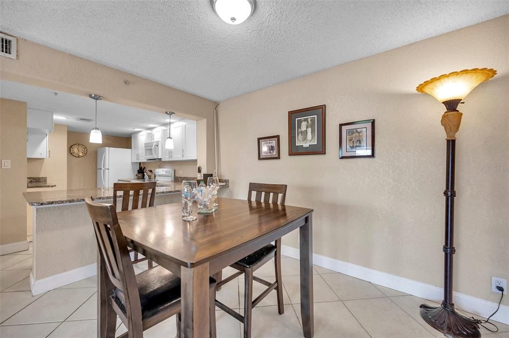 На продажу: $270,000 (1 спален, 1 ванн, 825 Квадратных фут)