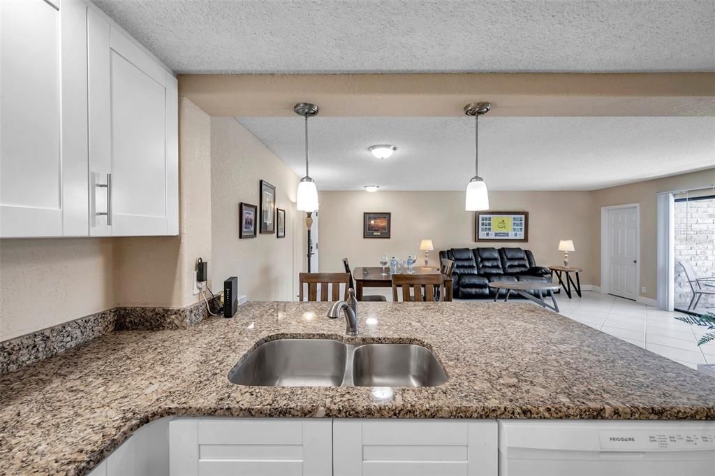 На продажу: $270,000 (1 спален, 1 ванн, 825 Квадратных фут)