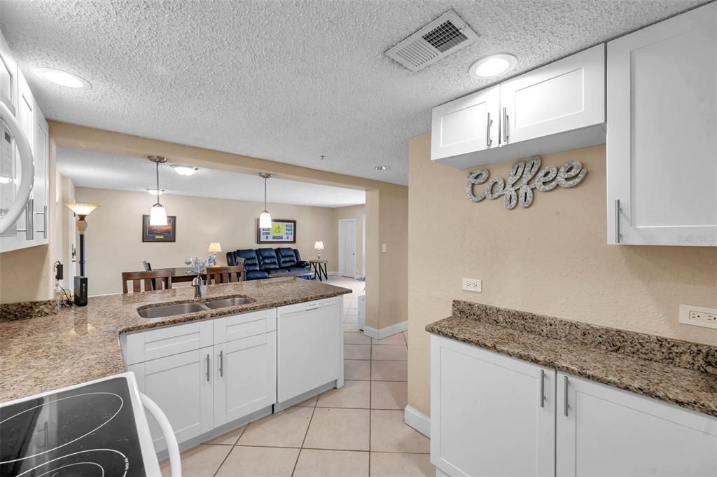 На продажу: $270,000 (1 спален, 1 ванн, 825 Квадратных фут)