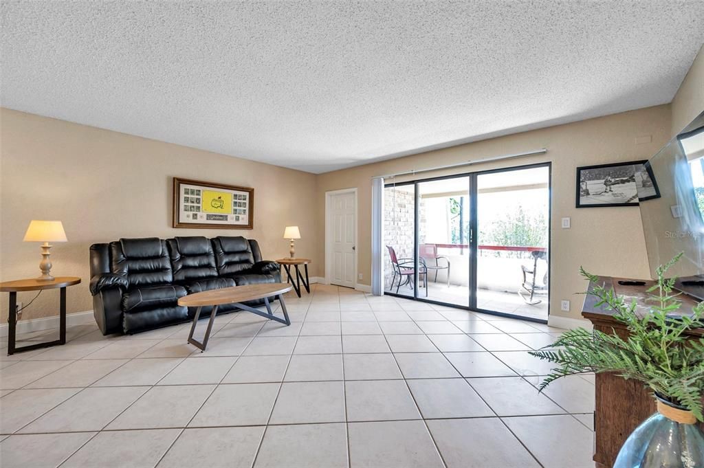 На продажу: $270,000 (1 спален, 1 ванн, 825 Квадратных фут)