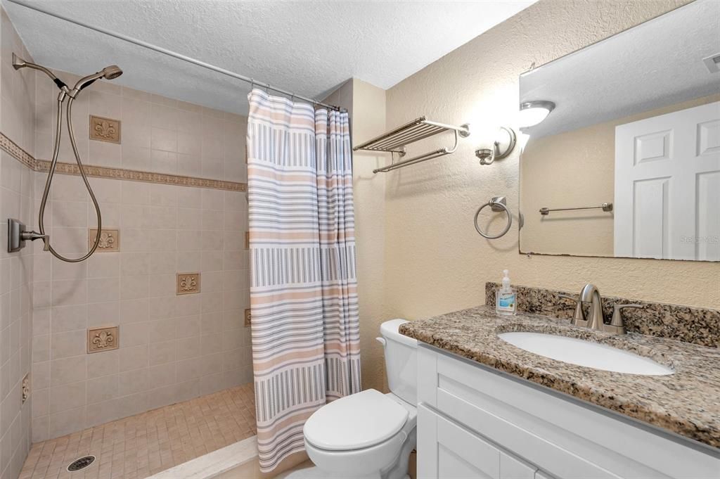 На продажу: $270,000 (1 спален, 1 ванн, 825 Квадратных фут)