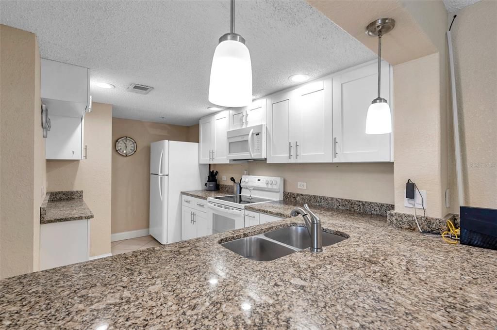 На продажу: $270,000 (1 спален, 1 ванн, 825 Квадратных фут)