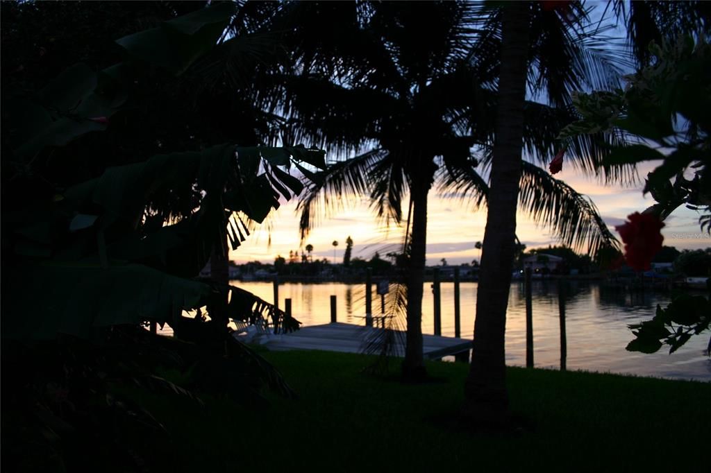 Active With Contract: $725,000 (2 beds, 1 baths, 1330 Square Feet)