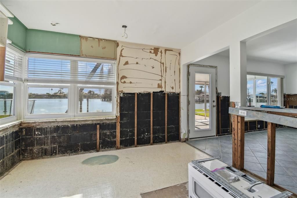 Active With Contract: $725,000 (2 beds, 1 baths, 1330 Square Feet)